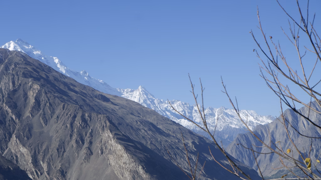 Can foreigners go to Hunza?